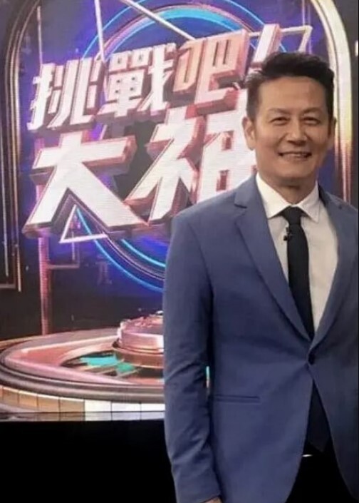 颜射白虎妹妹 - 奶糖视频